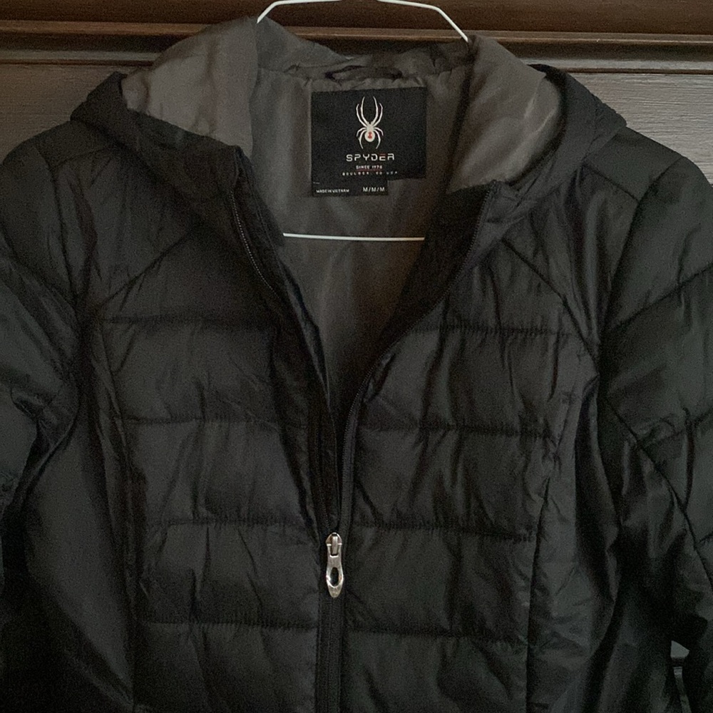 Spyder Like new down jacket could be unisex it is very stylish.